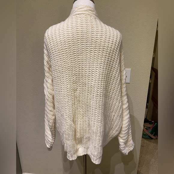 LA Heats Free size Dolman sleeve cable knit oversized cardigan - Picture 3 of 5